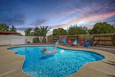 Image de Pool & Spa • GameRoom • Fully Stocked • Outdoor Bbq & Patio