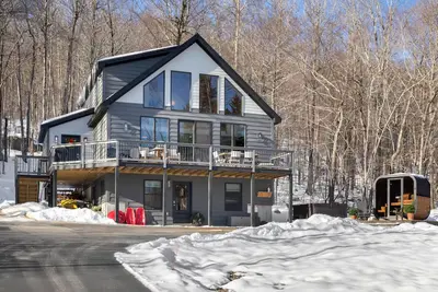 Image de New! 4-bedroom home 3 mi to Sunday River, Golf, Hike, Views, HotTub, Sauna, FirePit