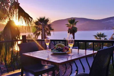 Image de Romantic villa with a wonderful view 50m to the sea