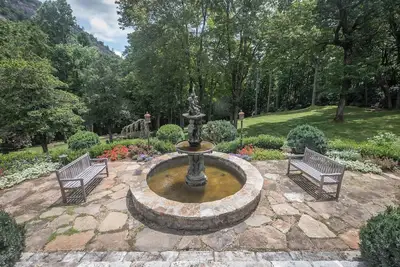 Image de Luxury Mountain Retreat- Main House w/ 2 Guest Houses in Highlands, Nc!