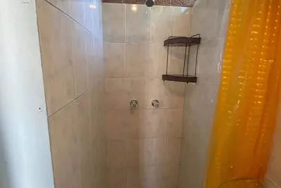 Cozy 2 Bedroom with free private parking on premises