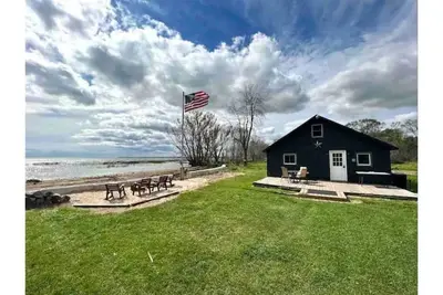 Image de Waterfront Cottage - Private Retreat - Beachside Fire Pit
