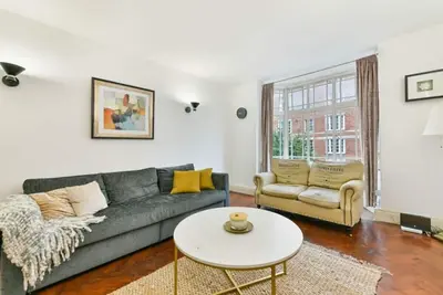 Image de Large apartment - pool & gym next door - Hyde Park
