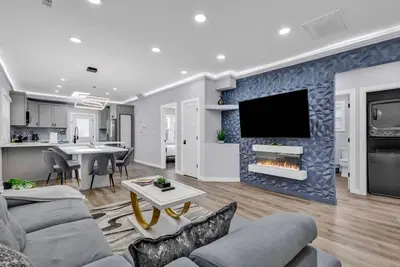 Image de Spacious House in Charlotte Close to NoDa District