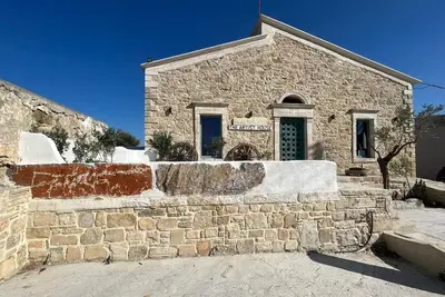 Impressive natural stone house from 1904, unique artistic equipment