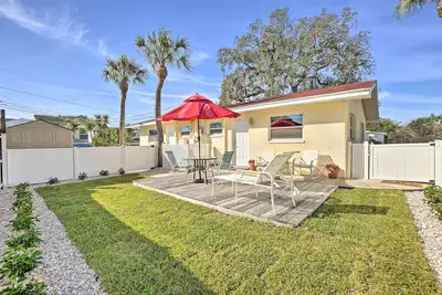Image de Pet-Friendly Dunedin Townhome w/ Private Yard