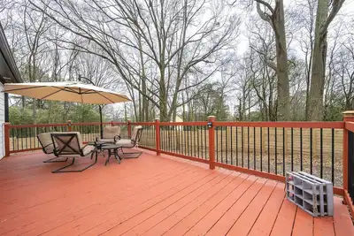 Image de Cozy 3 bedroom house private. Check airbnb. com/h/andrehostsatl for reviews.