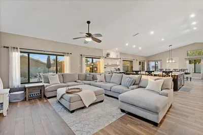 Image de Luxury Home, Beautiful Neighborhood, Spacious for Family, with Pool/Spa.