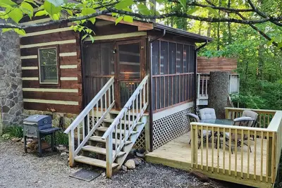 Gi Gi's Getaway! Hot tub. F/P. screened porch