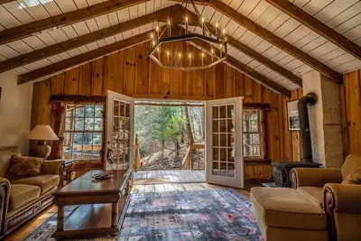 Image de Hike the Holler - Stay & Explore
