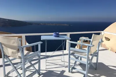 Image de Traditional Santorini Villa | Adrales Cave House | 3 Bedrooms | Phenomenal Sea Views & Close to Amenities | Oia