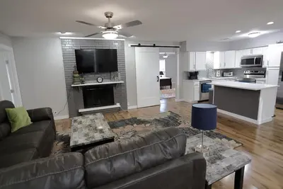 Image de Beautiful 4 beds & 3 baths downtown Allen