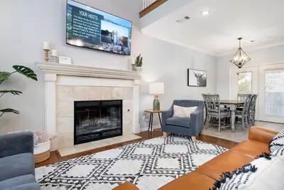 Image de The West Nest 2 -Families, 2 Kings, Game Room