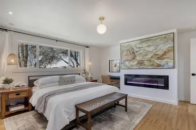 Image de Zen Haus Suite A · Serene Retreat, King Beds, near Uo, w/views