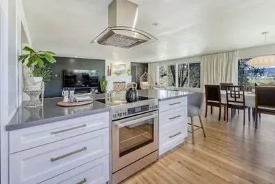 Image de Zen Haus suite A&B · Luxe Spacious Retreat, UofO 1 mile, King beds, soaking tub