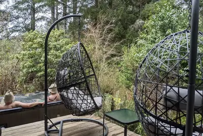 Image de Dog-Friendly Home in Woods-Hot Tub, Sauna and Yurt