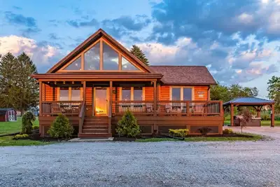 Image de Cozy Log Cabin w/ Hot Tub under gazebo, fire pit, game room, and mountain views!