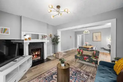 Image de Spacious & New  Remodeled 6BRs Home