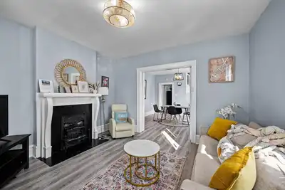 Image de Newly renovated 4BRs Near University & Stadium Free Parking