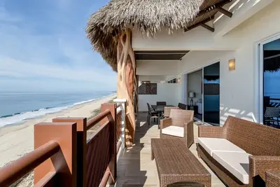 Image de Ocean Front 3 Bedroom Penthouse with Resort Amenities Overlooking the Pacific!