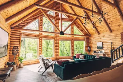 Image de Luxury cabin, hot tub, pool, fire pit, sleeps 20
