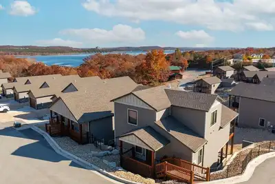 Image de Hot Tub/ Pickleball/ Boat Slip/ Pool/ 7 Br! Silver Dollar City 2 Min!