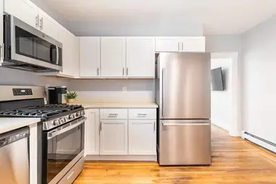 Image de Modern Downtown Condo!