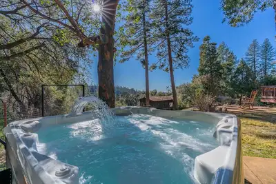 Image de Stylish Home, Stunning Views and Private Hot Tub!