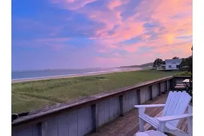 Image de Popham Beach Oceanfront Cottage, 4 bedrooms, 2. 5 bath, +outdoor shower, sleeps 9