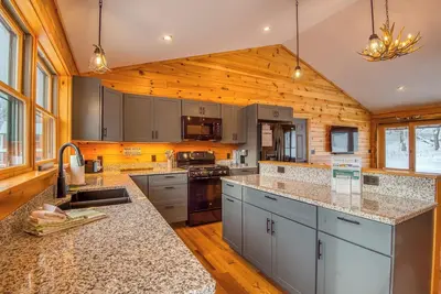 Image de Timber Overlook - New construction log cabin with views of Rangeley Lake!