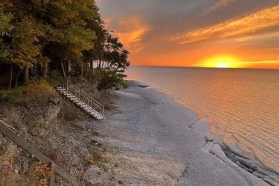 Image de Romantic waterfront cottage spectacular sunsets