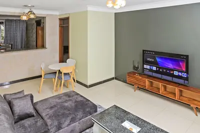 Cozy apartment with Free Airport Pick-up & Drop-off