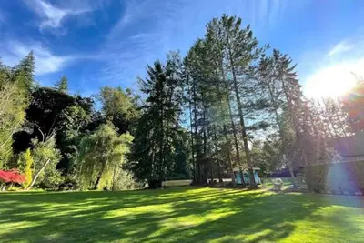 Image de Charming Lake side Rancher, peaceful paradise