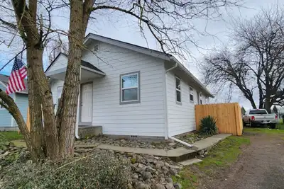 Image de Adorable Cozy Remodeled Home