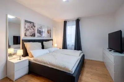 Image de Modernized old building 3-room apartment