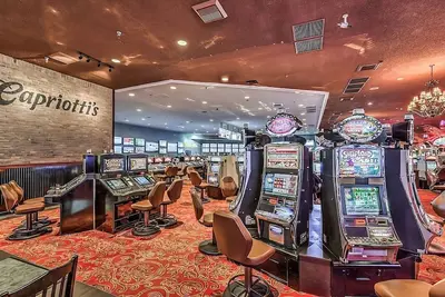 Image de 1 x Sedona River View Queen Smoking Room at Edgewater Casino Resort
