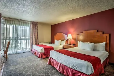 Image de 4 x Santa Fe Queen Non Smoking Room at Edgewater Casino Resort