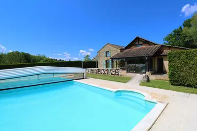 Image de Spacieuse maison en pierres et piscine privée au coeur du Périgord noir