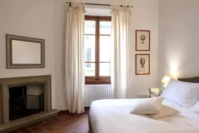 St. James. Elegant & Roomy 2' train station w/ lift - Pria Apartment