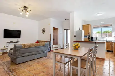 Image de Maison de vacances 'Los Olivos' avec piscine privée, Wi-Fi et climatisation.