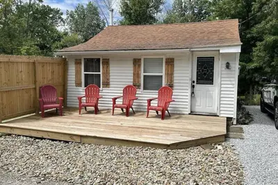 Image de 4849 Presidential · 9 Minute Walk To Geneva on The Lake Strip