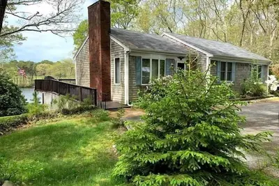 Image de New for 2023! Osterville rental on  Neck pond. Rpms124