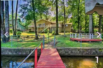 Image de Lakefront Retreat w/Deck, Dock & Resort Amenities