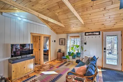 Image de Hiking Trails On-Site: Cozy Falls Brook Cabin