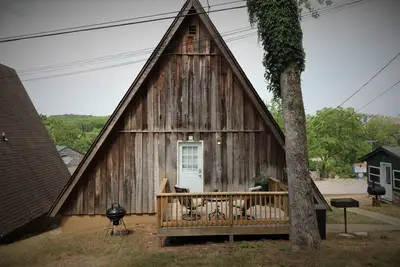 Image de Fashionable Hardy A frame just minutes from Downtown