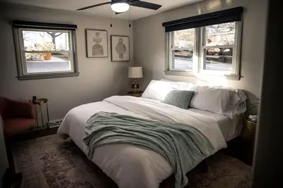 Image de Hot tub, king beds, outdoor spaces, perfect for 2-4 guests but sleeps up to 8!