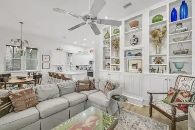 Image de 2br Beach Home w/ 3 Patios & 2 Private Beaches | Deja Vu