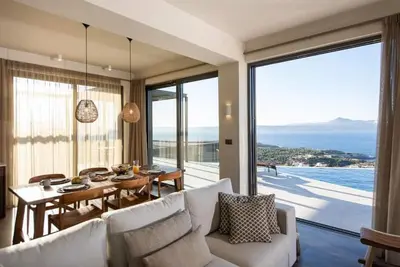 Image de Saint Tropez Vila 4bd 4ba Seavie