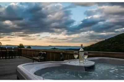 Helms Mountain Getaway with Hi Speed Internet
