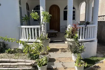 Image de Three bedroom detached villa close to Montego Bay with spectacular ocean views.